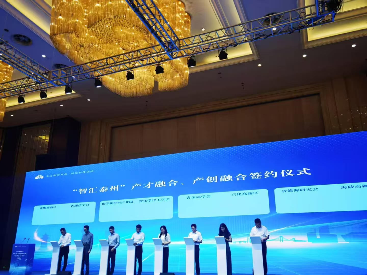 1762224190519719L1Ic.jpeg ce060873491f9cf95d72f378f39f3d2d_wKjI-2gujV6AUqb0AAtfLzrqJ8c54.jpeg